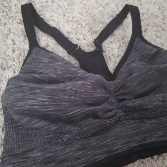 🌷Ladies black sports bra size small - Picture 2 of 5